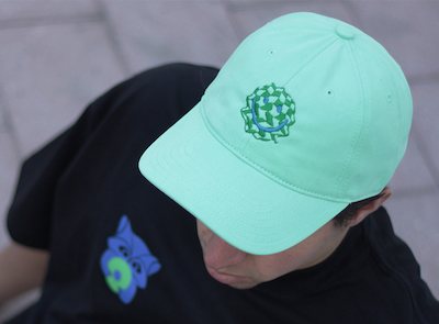 gorra verde carita feliz  azul 